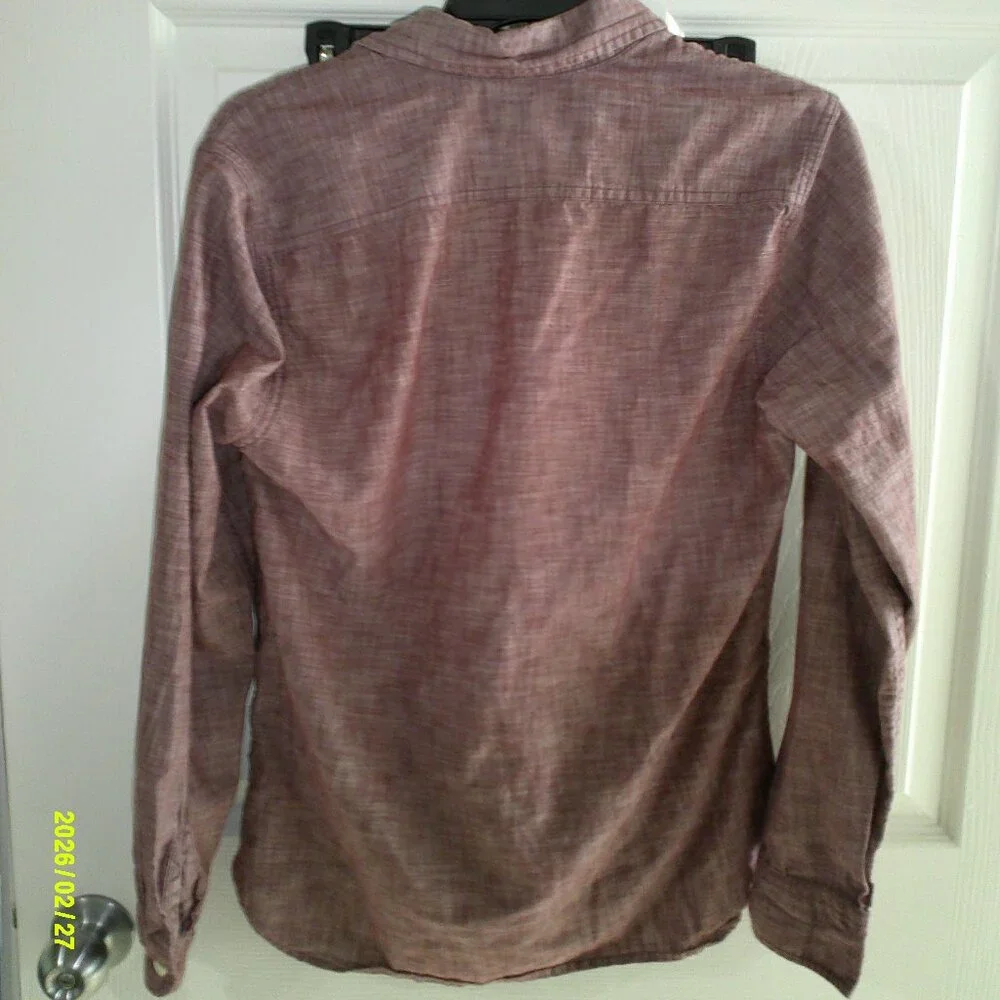 LEVI'S | Long Sleeve Button Up | Light Red | Small